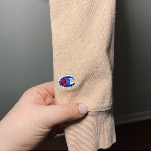 Champion Women's light pink logo casual crop top vrew neck sweatshirt in size M - Picture 4 of 7